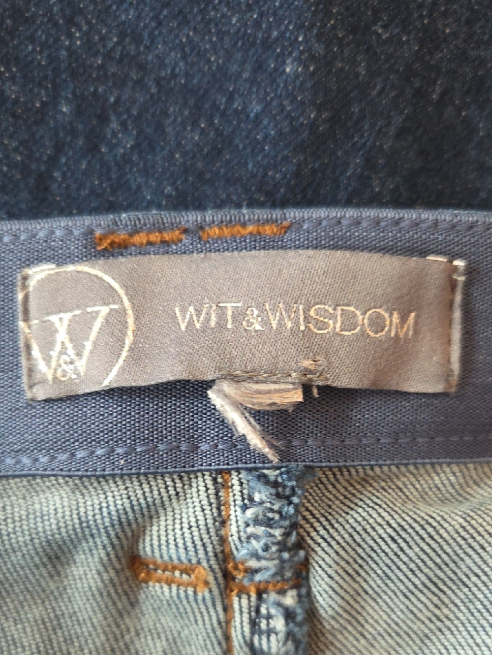 Wit & Wisdom Bennett Barely Bootcut Jeans Medium Wash Size 8 Style LI69JEHV - Picture 5 of 7